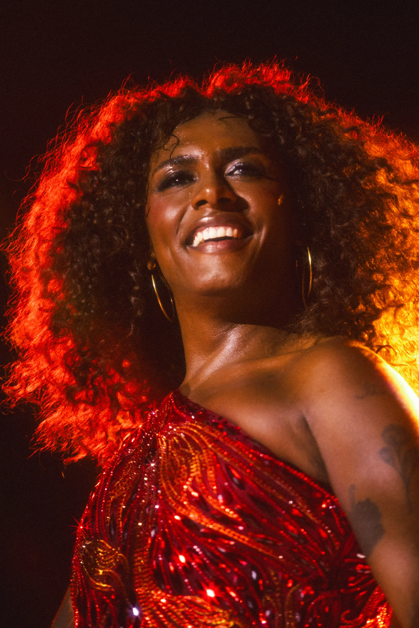 Liniker apresenta “Bye Bye Caju” na Farmasi Arena em 22 de agosto