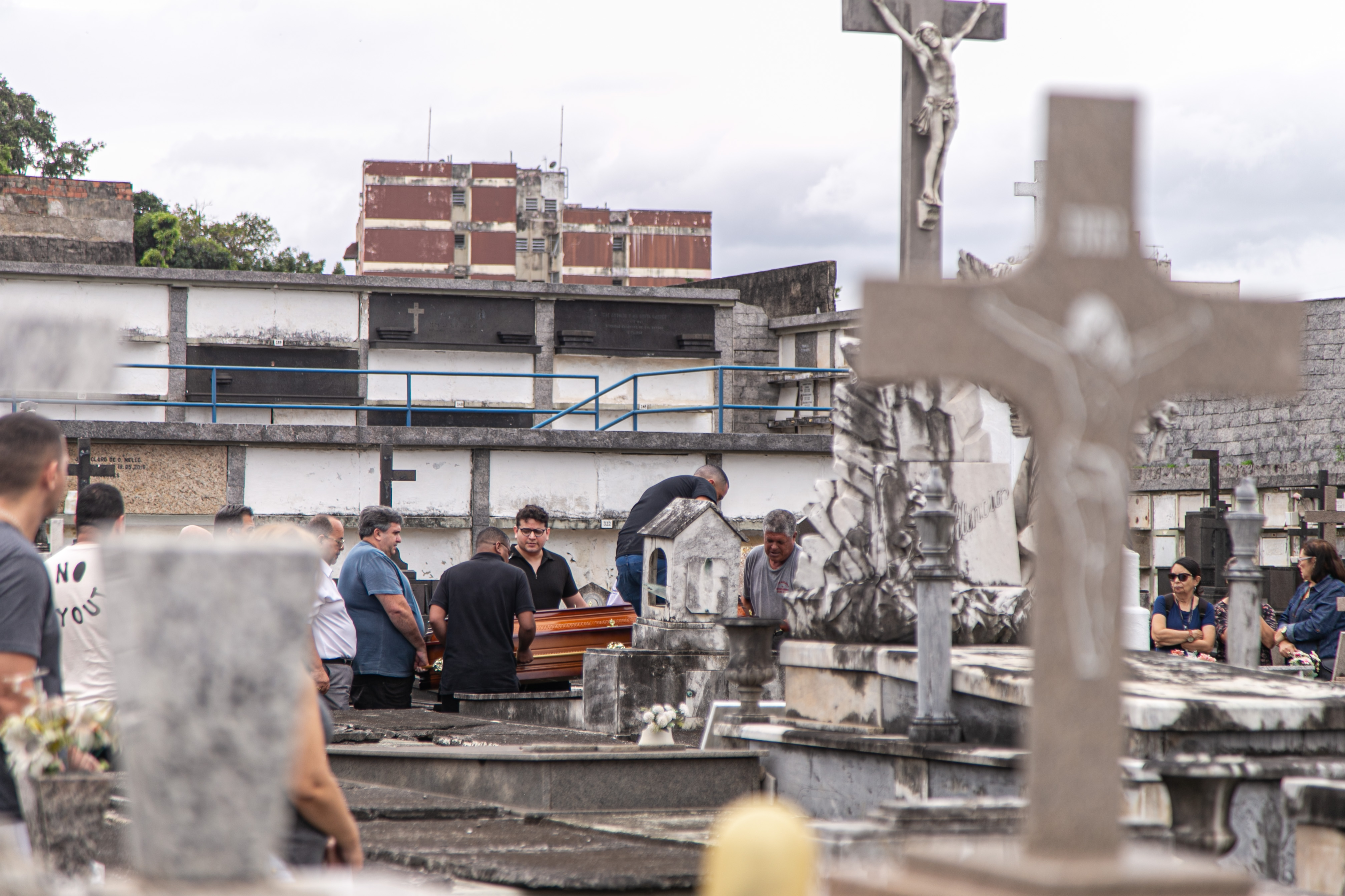 Amigos e familiares se despedem do fundador do Caneco Gelado do Mário
