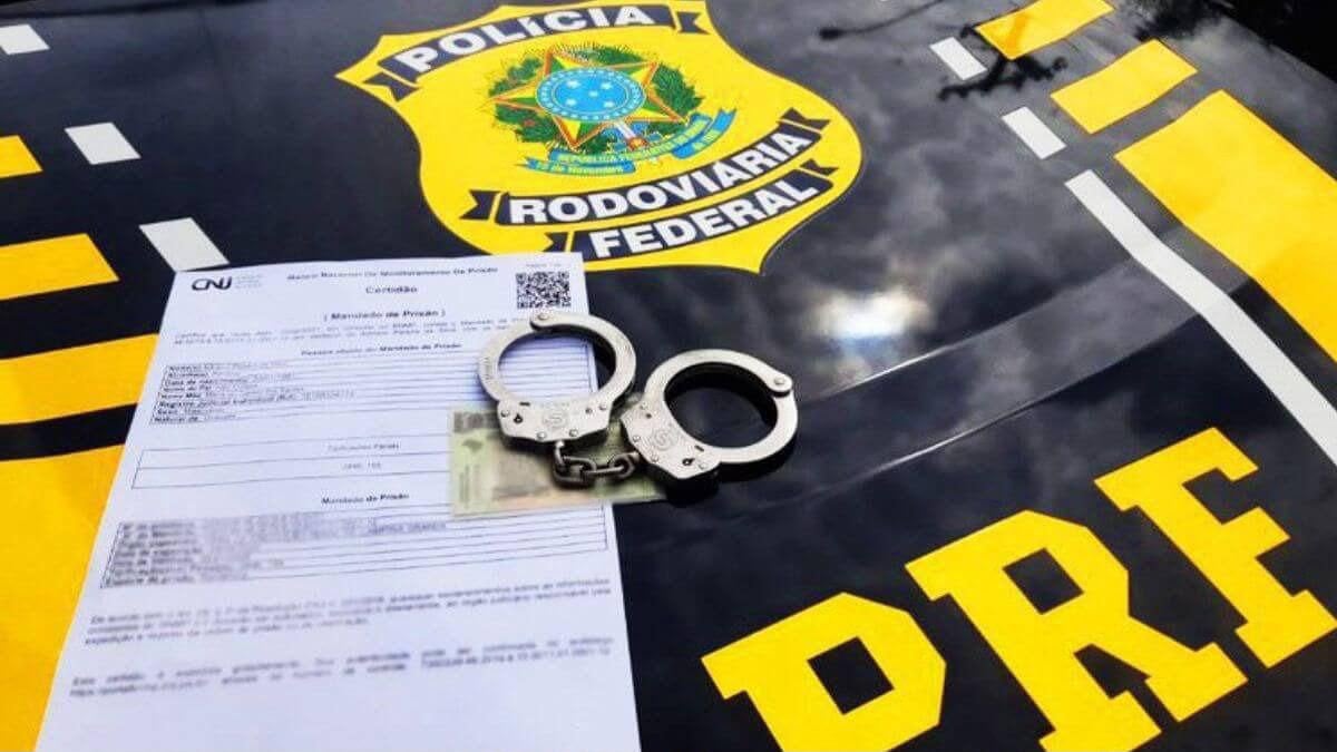 Quatro homens são presos com munições e documentos falsos na BR-116