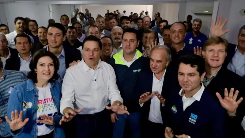 Em Cascavel, Sandro Alex reúne 53 prefeitos e anuncia propostas para o Oeste