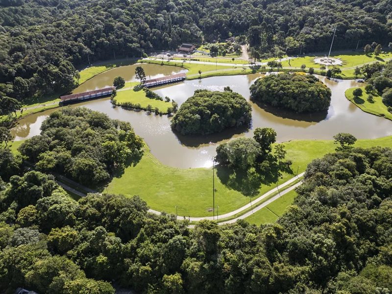 Roteiro de bike liga o Passeio Público ao Parque Tingui em Curitiba