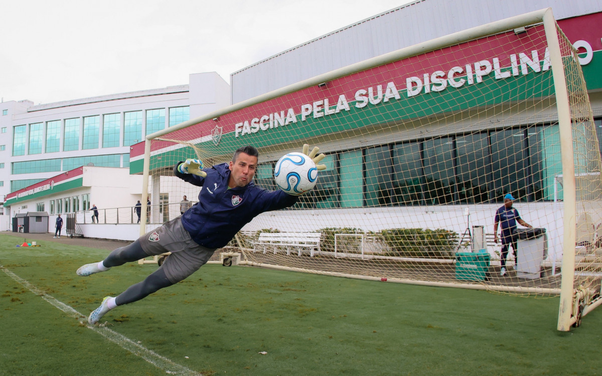 Fábio soma 98 defesas e é vice-líder no Brasileiro