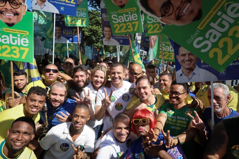 Douglas Ruas reúne apoiadores em caminhada por Bangu