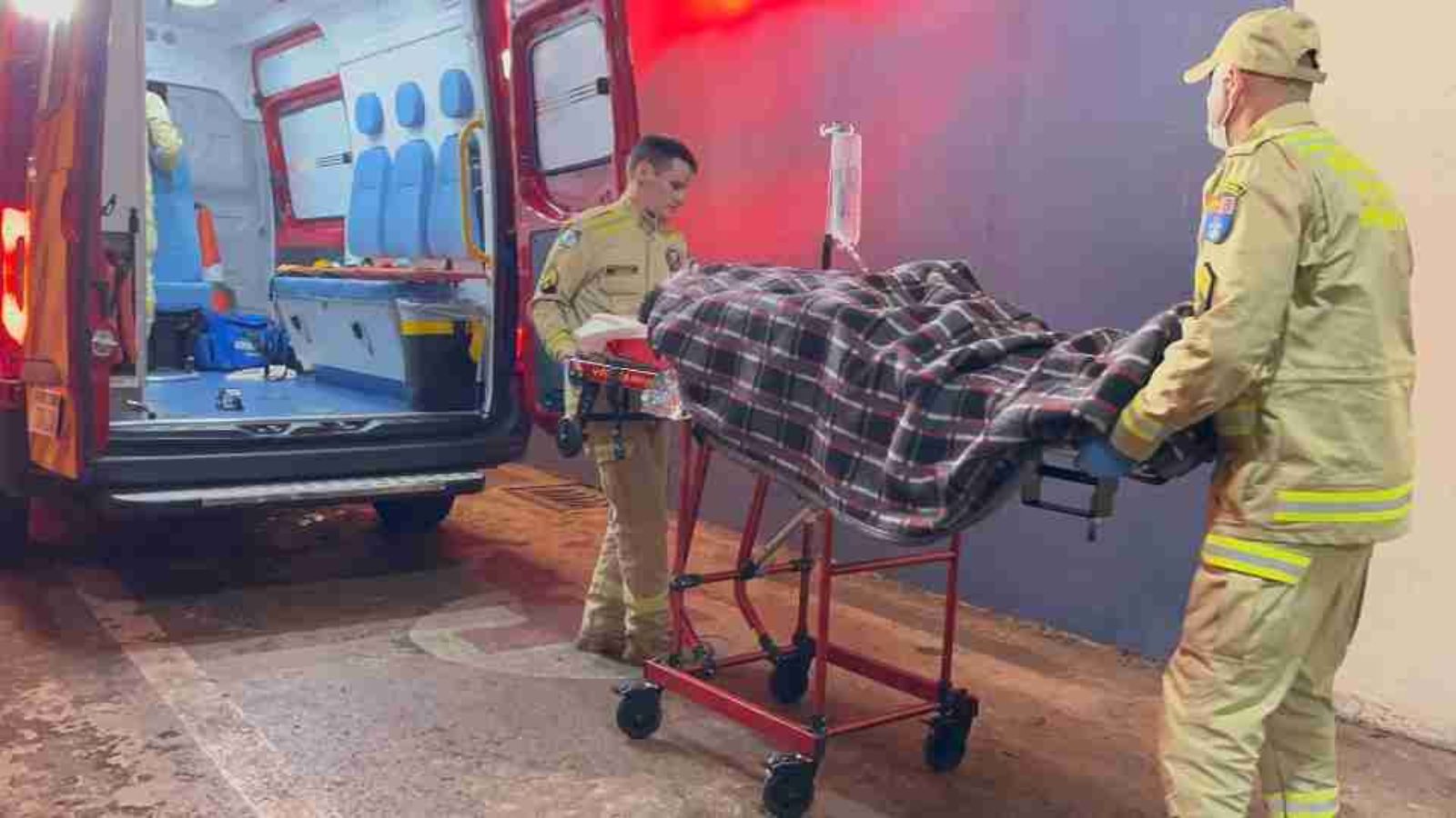 Homem fica gravemente queimado após explosão em empresa de Cascavel