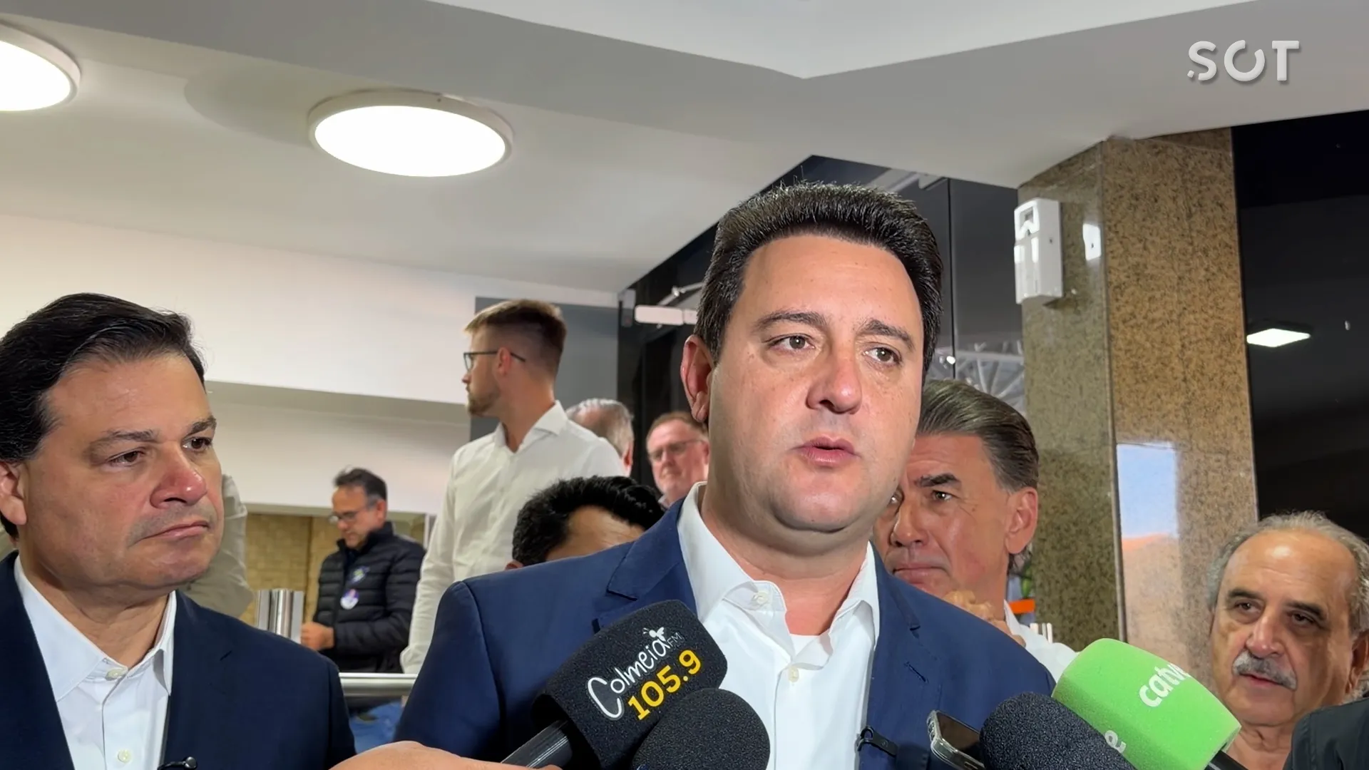 Ratinho Junior anuncia licença em reunião com prefeitos do Oeste em Cascavel