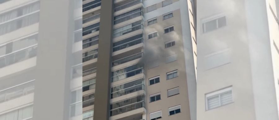 Incêndio atinge apartamento no 17º andar de prédio em Maringá