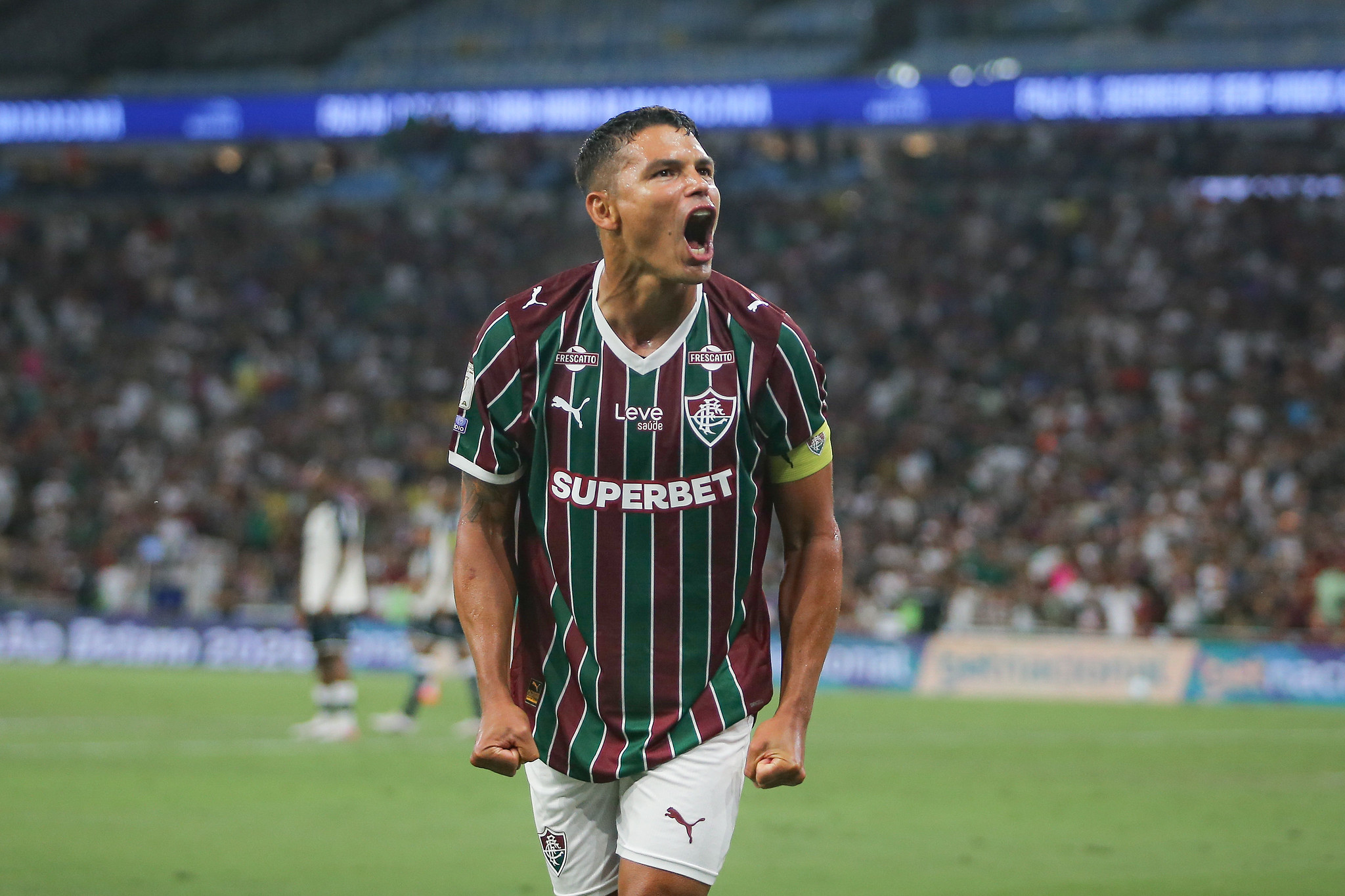 Thiago Silva completa 42 anos e soma 19 gols pelo Fluminense