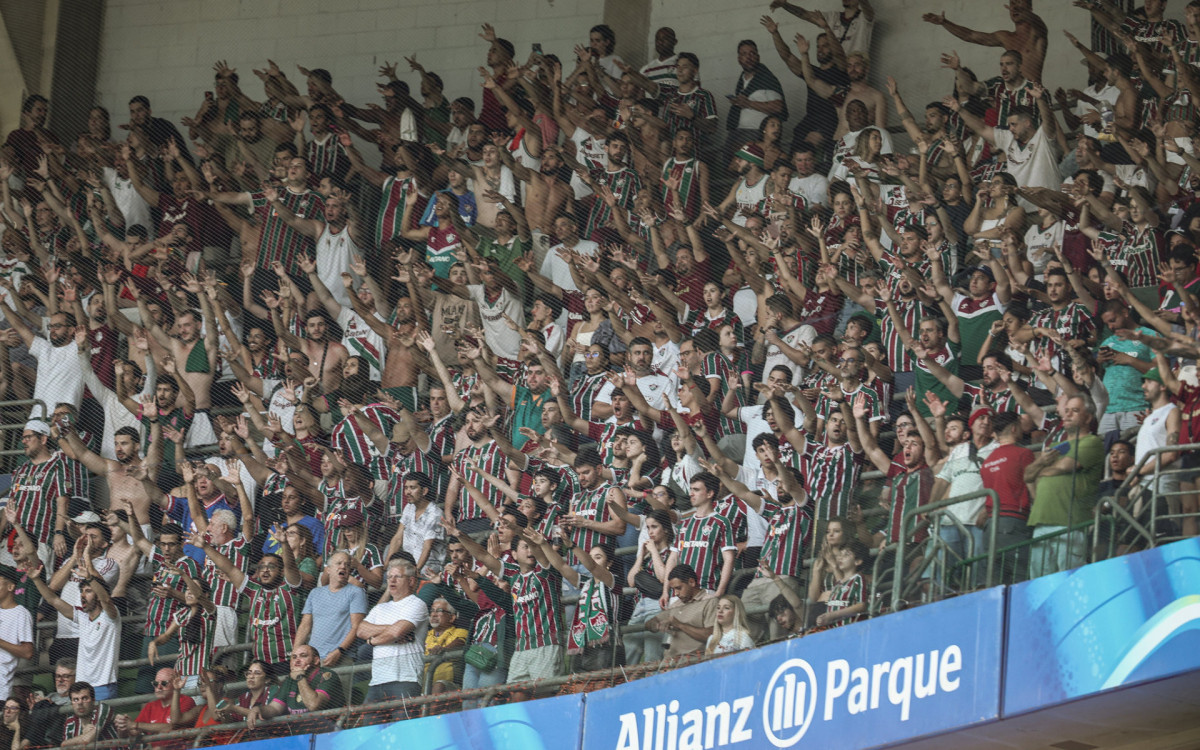 Torcedores de Fluminense e Palmeiras discutem carga de ingressos nas redes