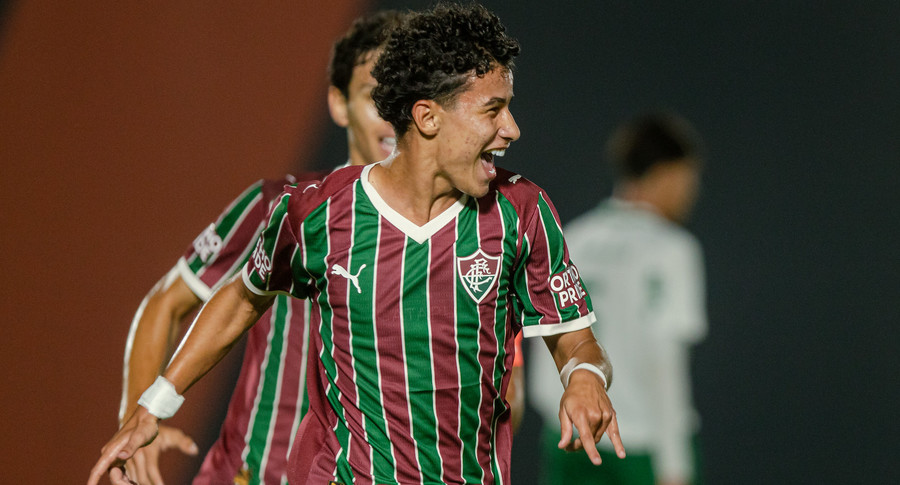 Carlos Miguel mantém sequência goleadora e ajuda Flu a avançar no Sub-17