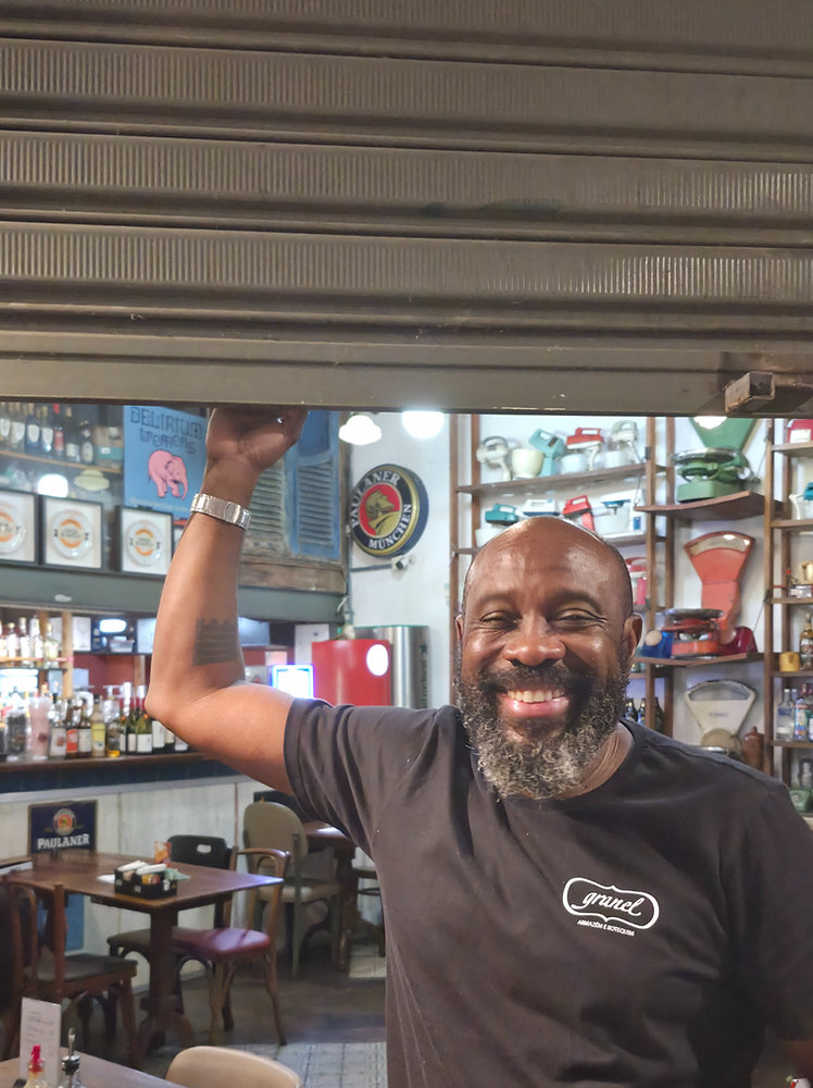 Armazém Granel celebra 15 anos como bar de bairro em Niterói
