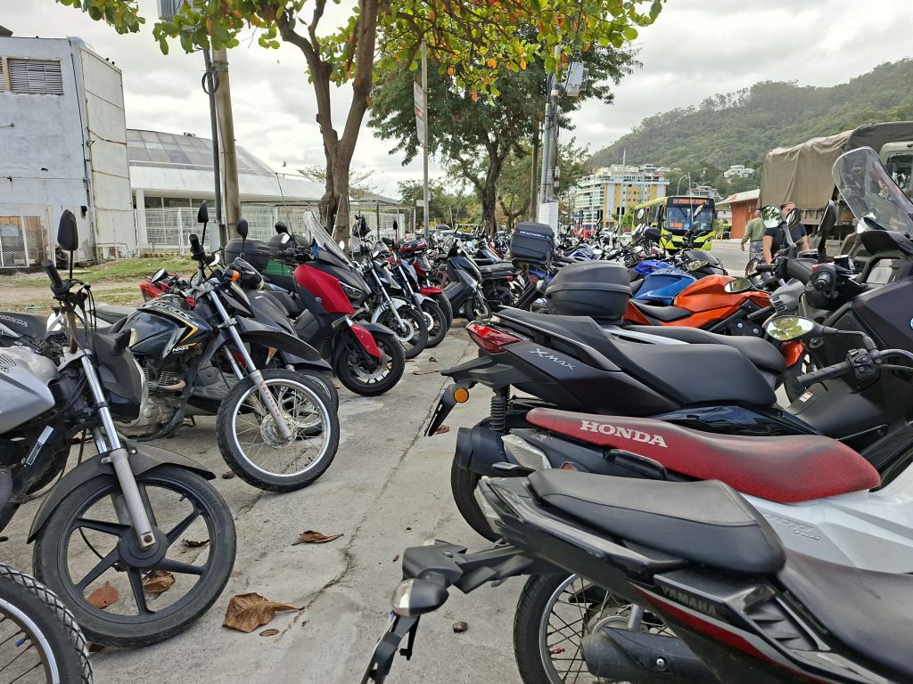 Catamarã de Charitas bate recorde de passageiros e estacionamento lota