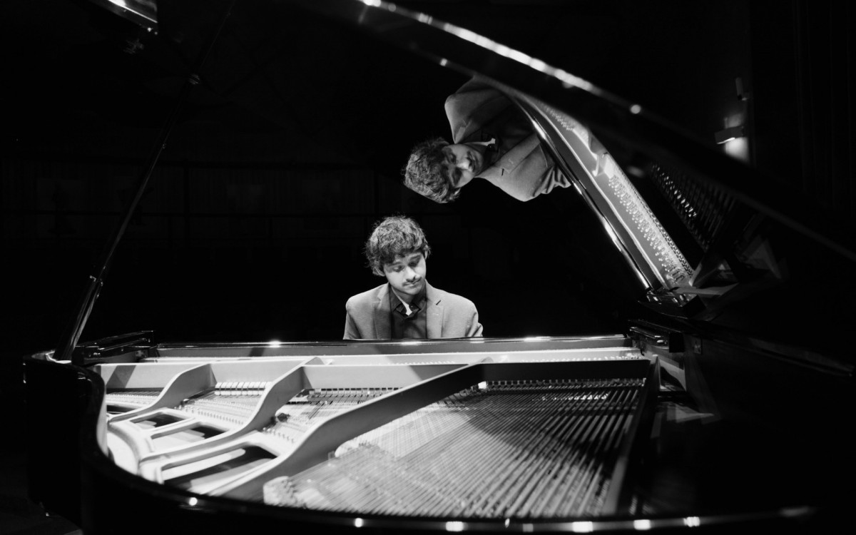 Bruno de Lorenzo faz recital gratuito no Theatro Municipal de Niterói