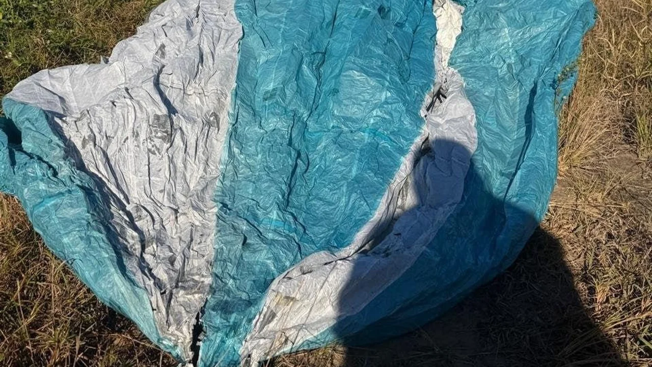 PM apreende balão de 12 metros após suspeitos fugirem em Niterói