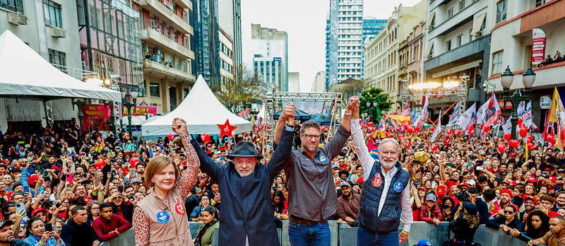 Lula faz comício em Curitiba e critica extrema direita durante ato na Boca Maldita