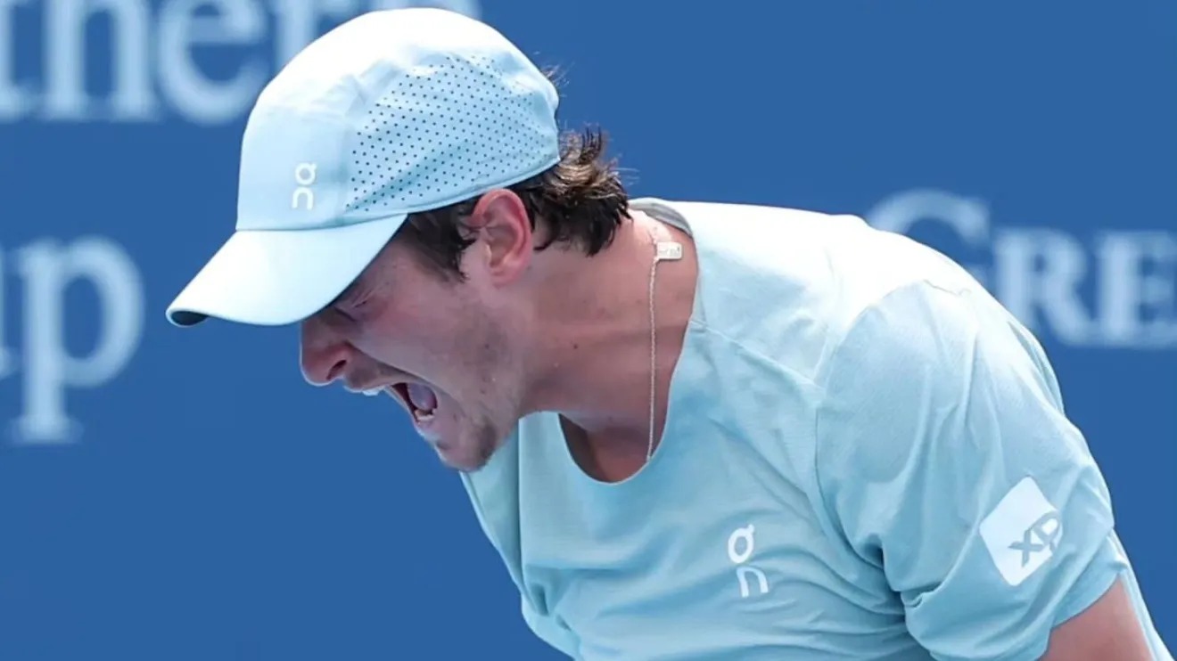 João Fonseca abandona Masters de Cincinnati após sentir dor no abdômen