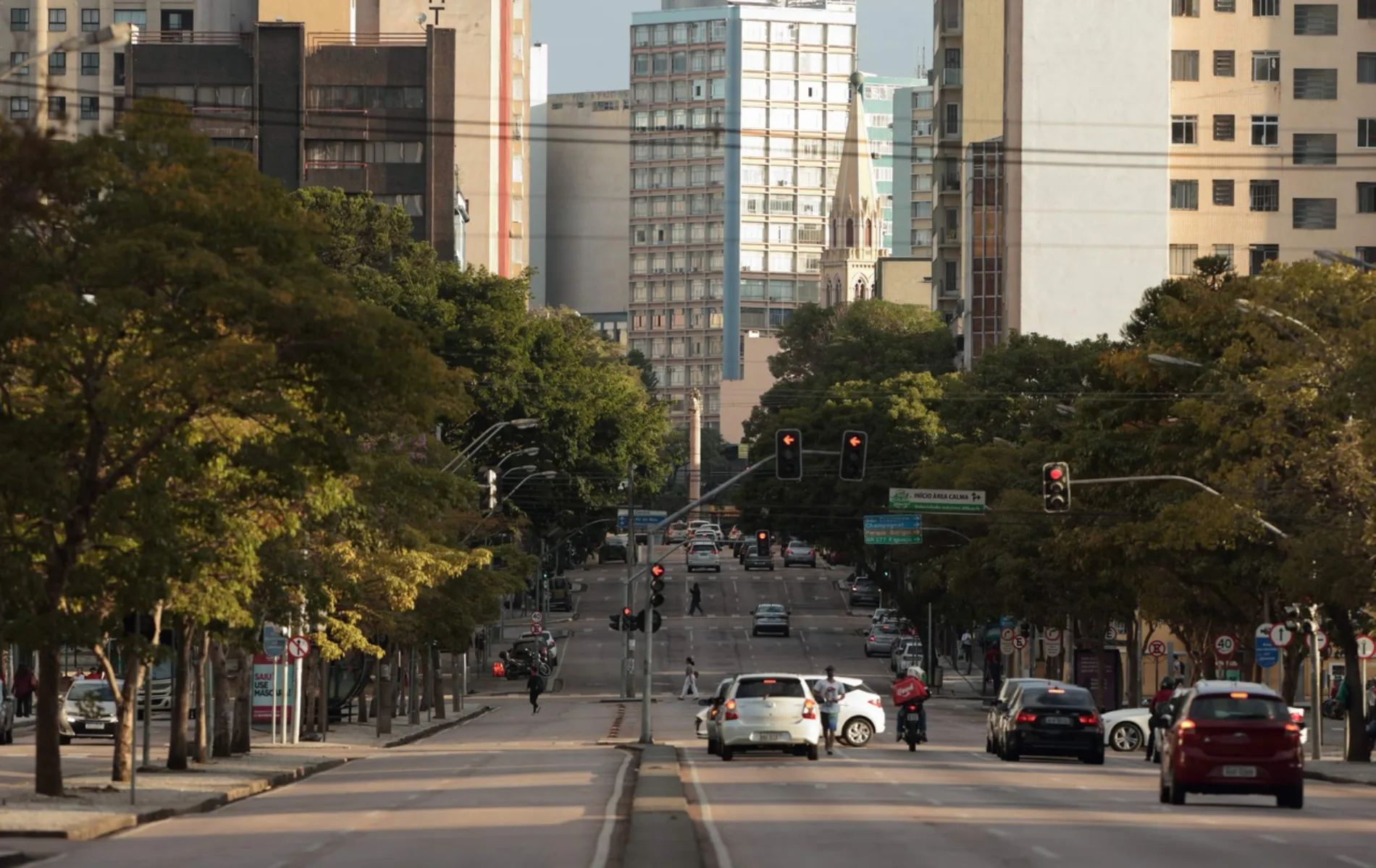 Obras alteram trânsito em bairros de Curitiba nesta segunda-feira (14)
