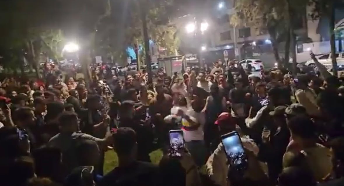 Vídeo mostra luta cercada por público na Praça da Espanha, em Curitiba