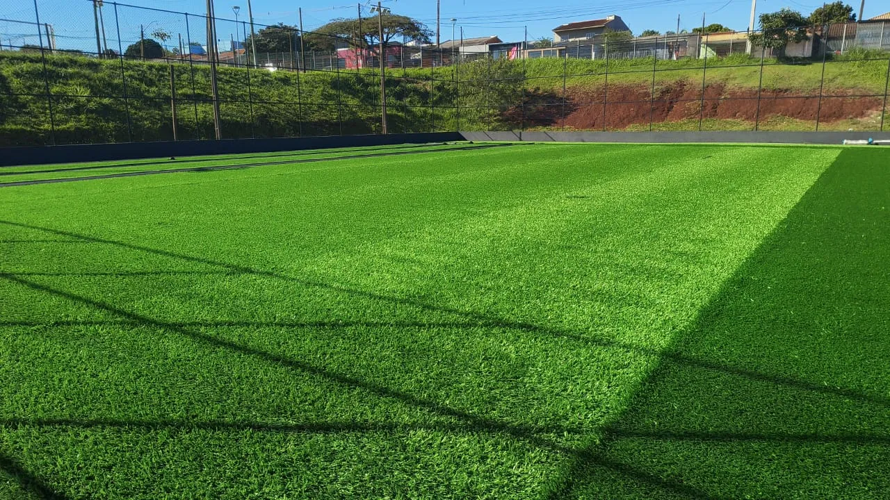 Campo revitalizado é entregue no Jardim Colonial, em Cascavel