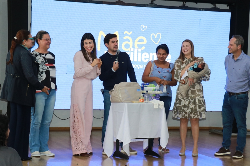 Marília abre programa com apoio e bolsa para gestantes da rede municipal