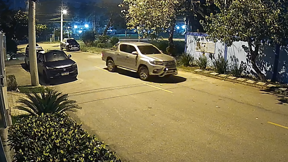 Dupla é presa em Niterói sob suspeita de furtos de picapes de luxo