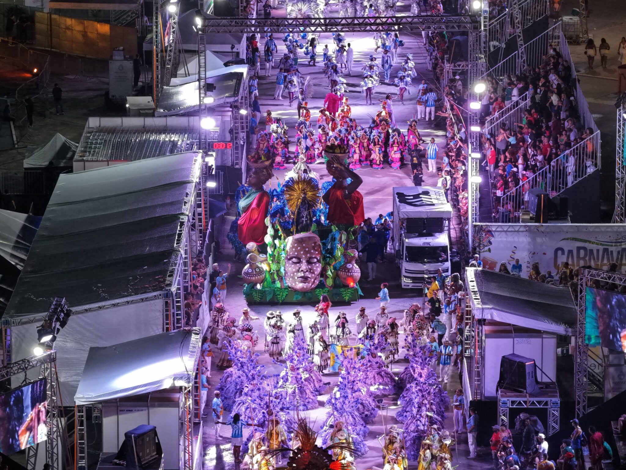 Niterói prepara Carnaval 2027 com desfile de 22 escolas no Caminho Niemeyer