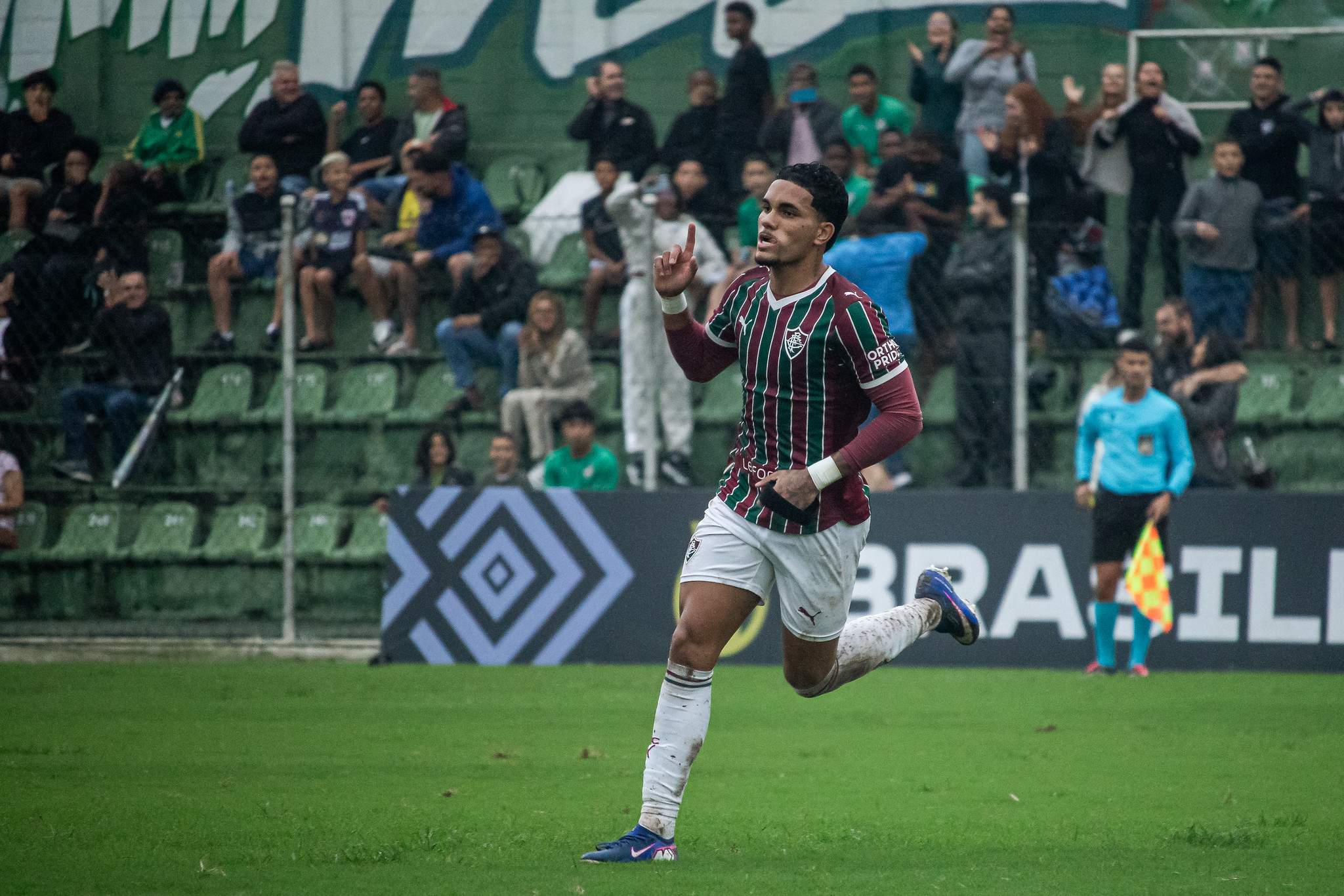 Fluminense vence o Botafogo e se aproxima do líder no Sub-17