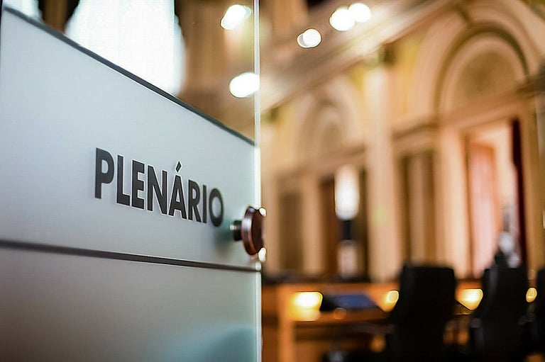 Câmara de Curitiba vota projeto que permite servidor ser cotista de empresa