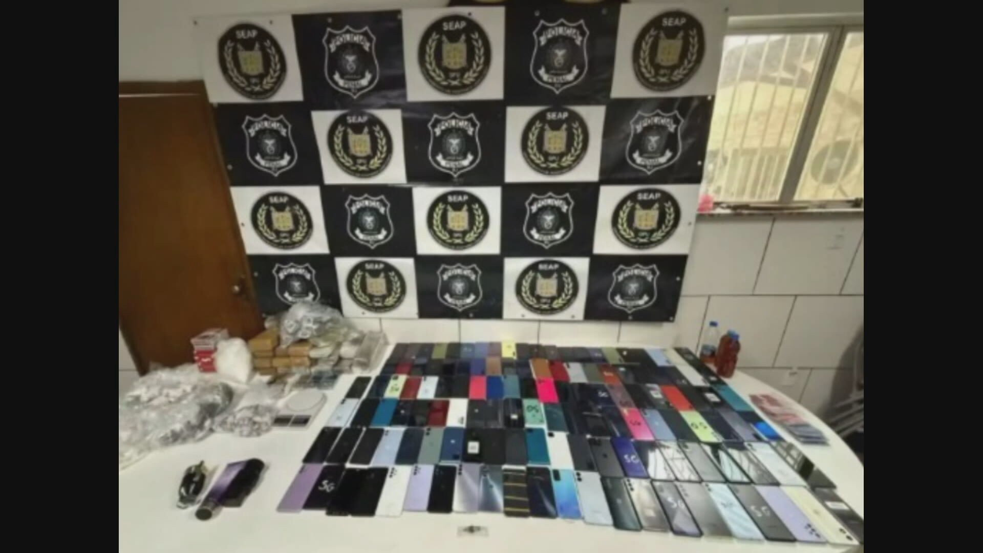 Policial penal é preso em Pendotiba por suspeita de levar drogas a presídios
