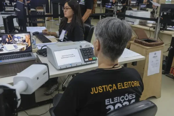 Rio registra 159 urnas substituídas e morte de eleitor na Barra
