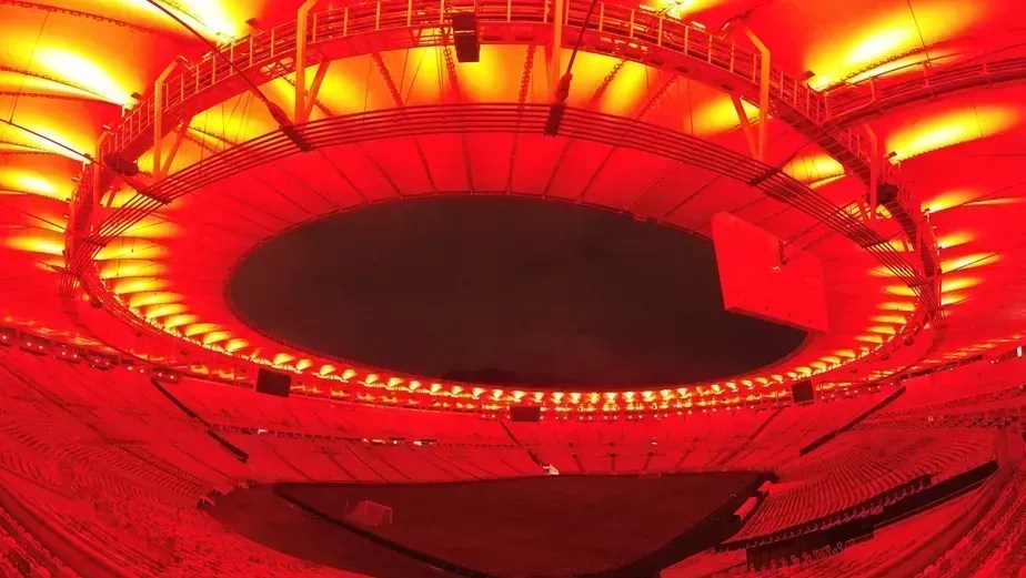 Flamengo e Vitória se enfrentam no Maracanã pelo Brasileirão