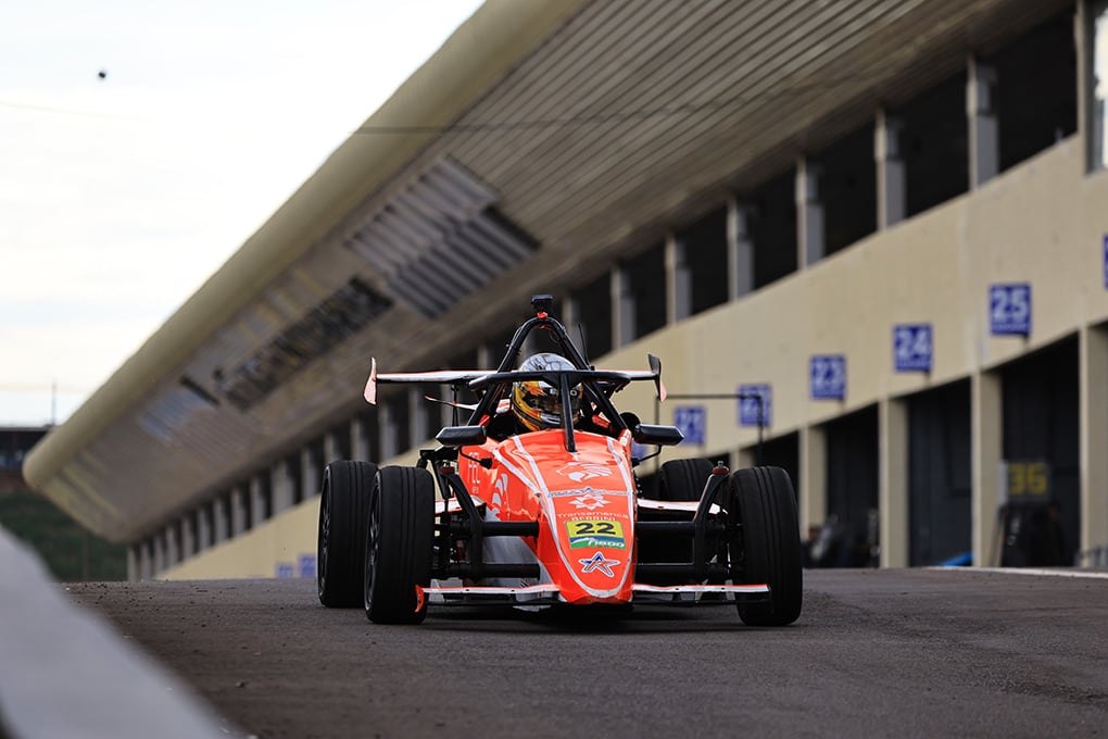 Líder da Fórmula 1600, Lucas Monteiro compete em Cascavel neste fim de semana