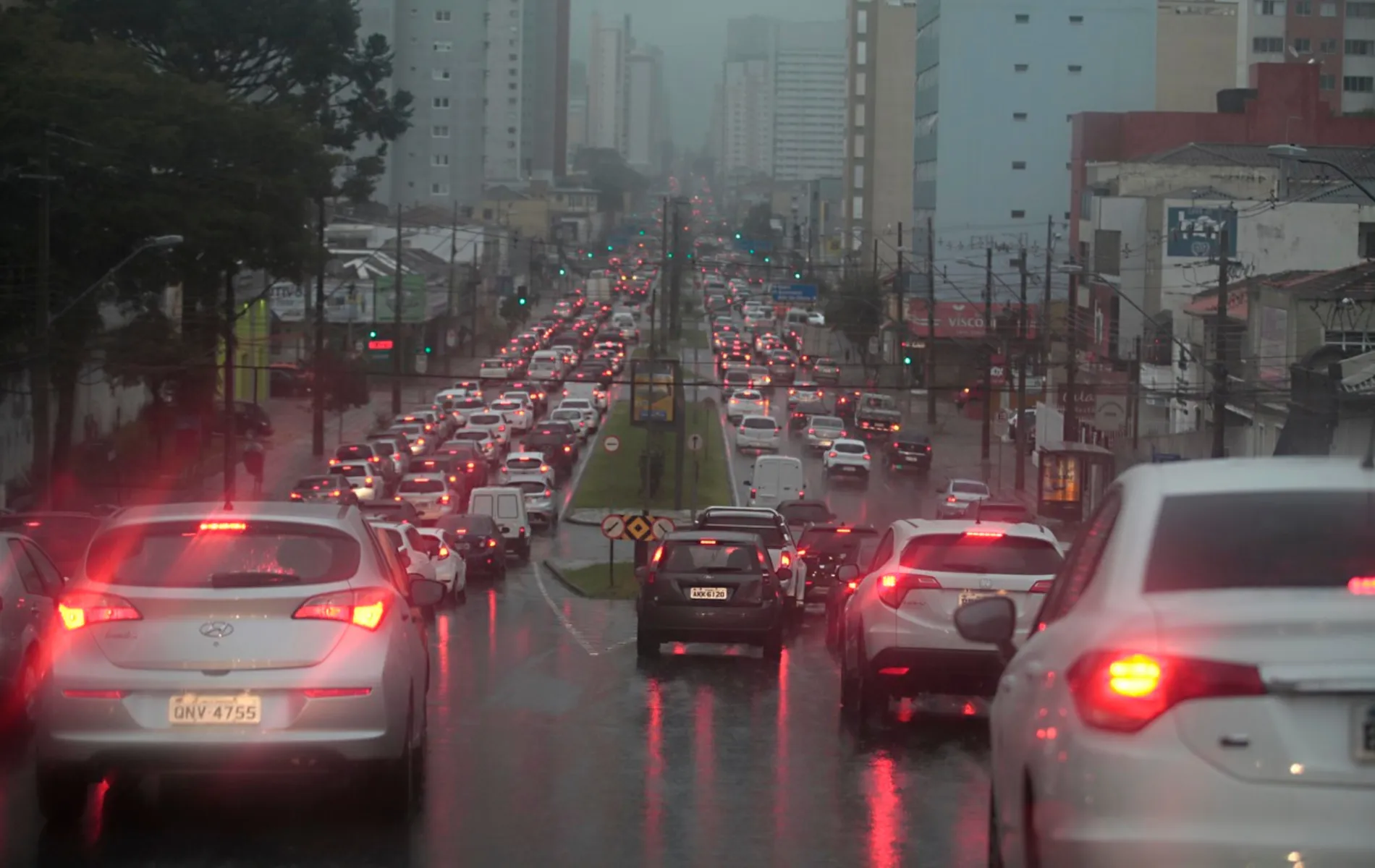 Via Vêneto tem Pare e Siga nesta terça-feira em Curitiba
