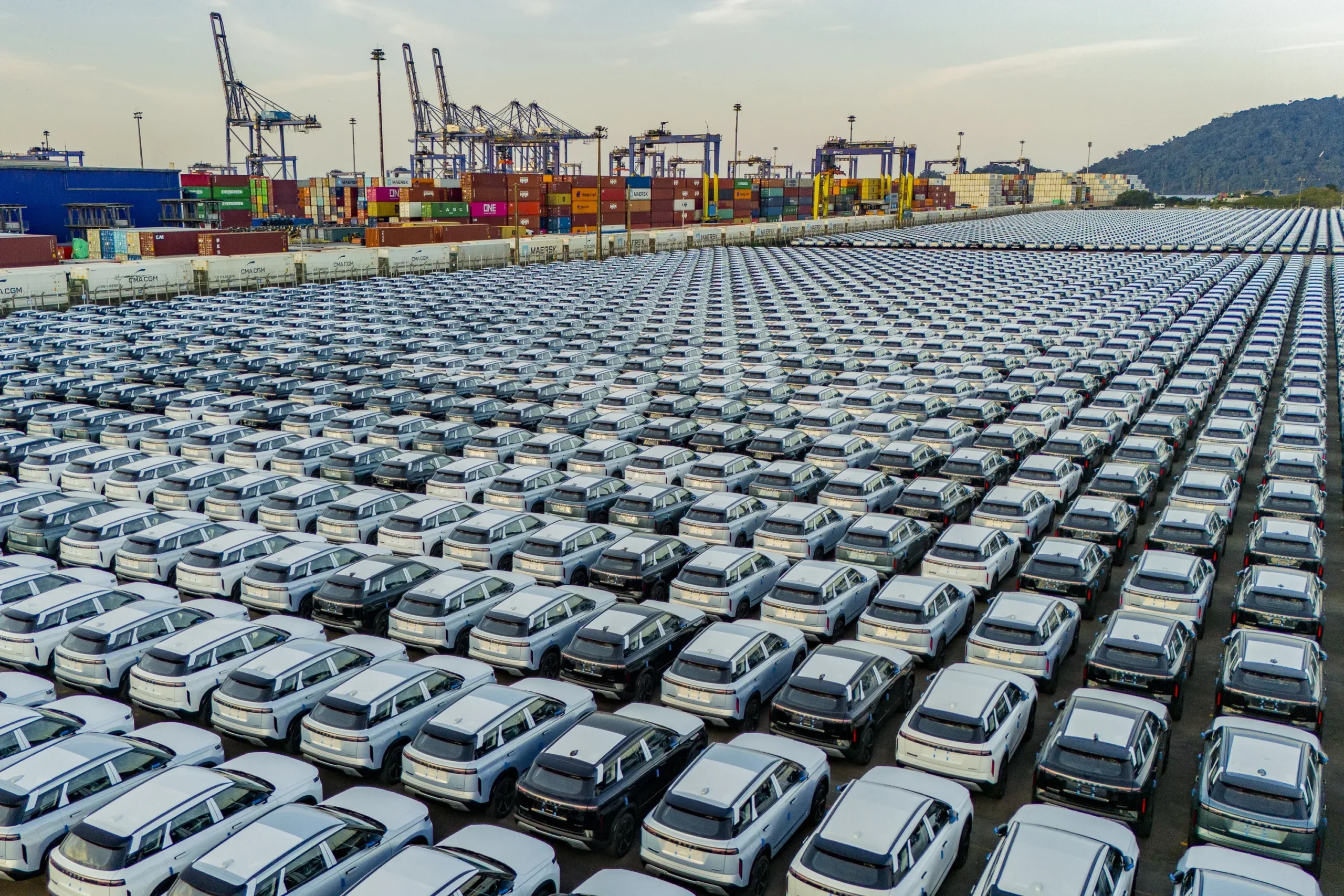 Importação de veículos pelo Porto de Paranaguá cresce 382% em 2026