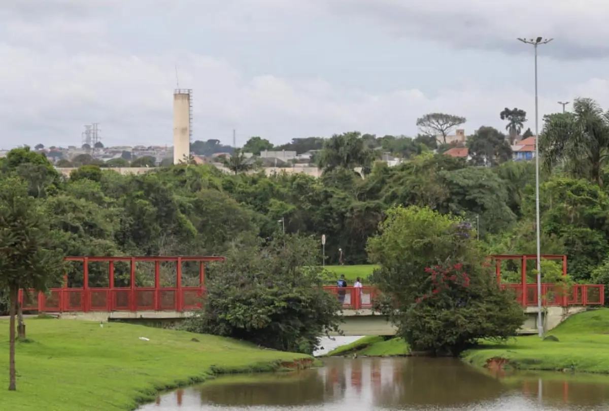 Parque Guairacá ajuda a conter chuvas no bairro Fazendinha, em Curitiba