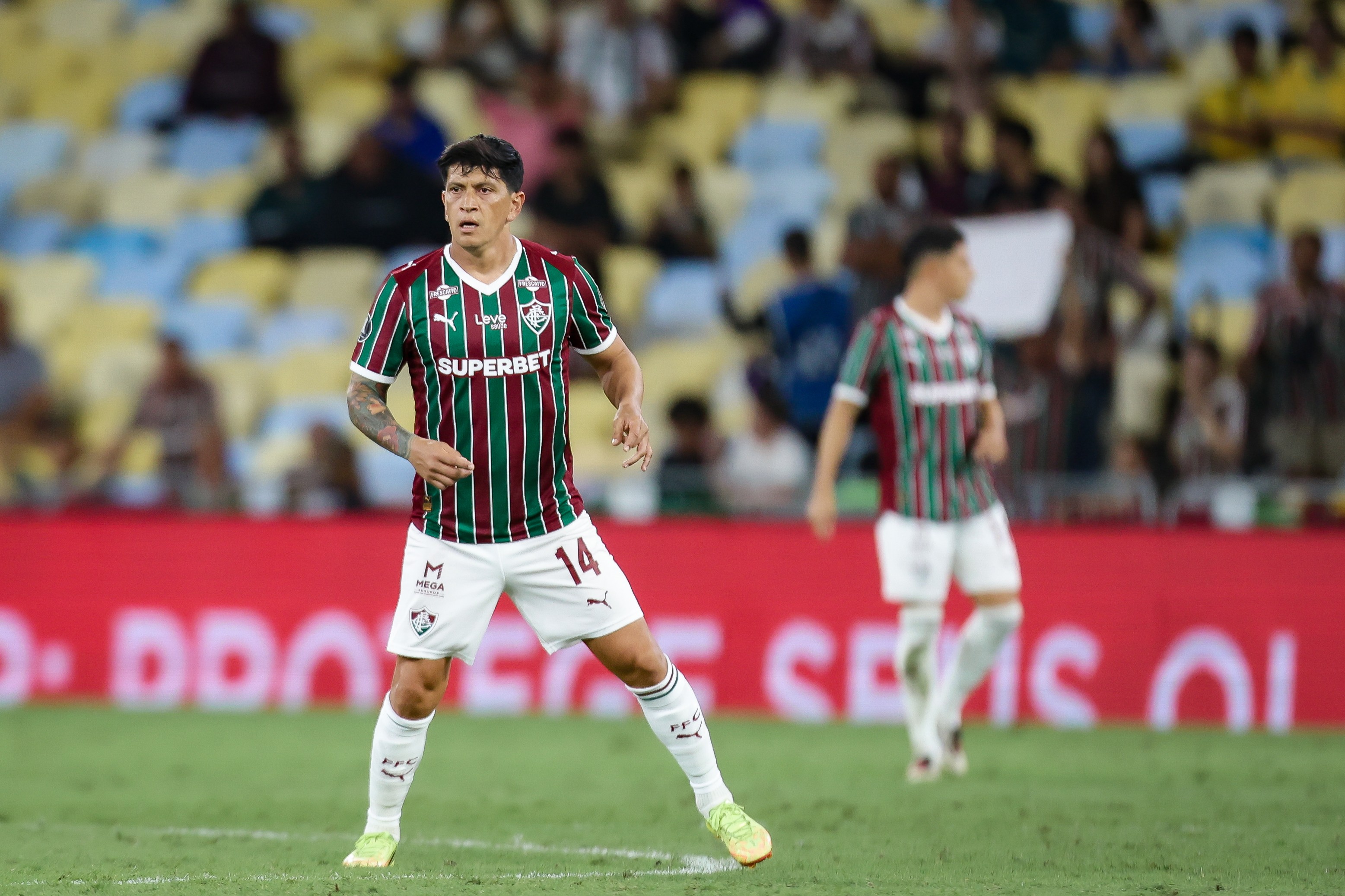 Cano deixa Maracanã mancando e fará exame após sentir dor na coxa direita