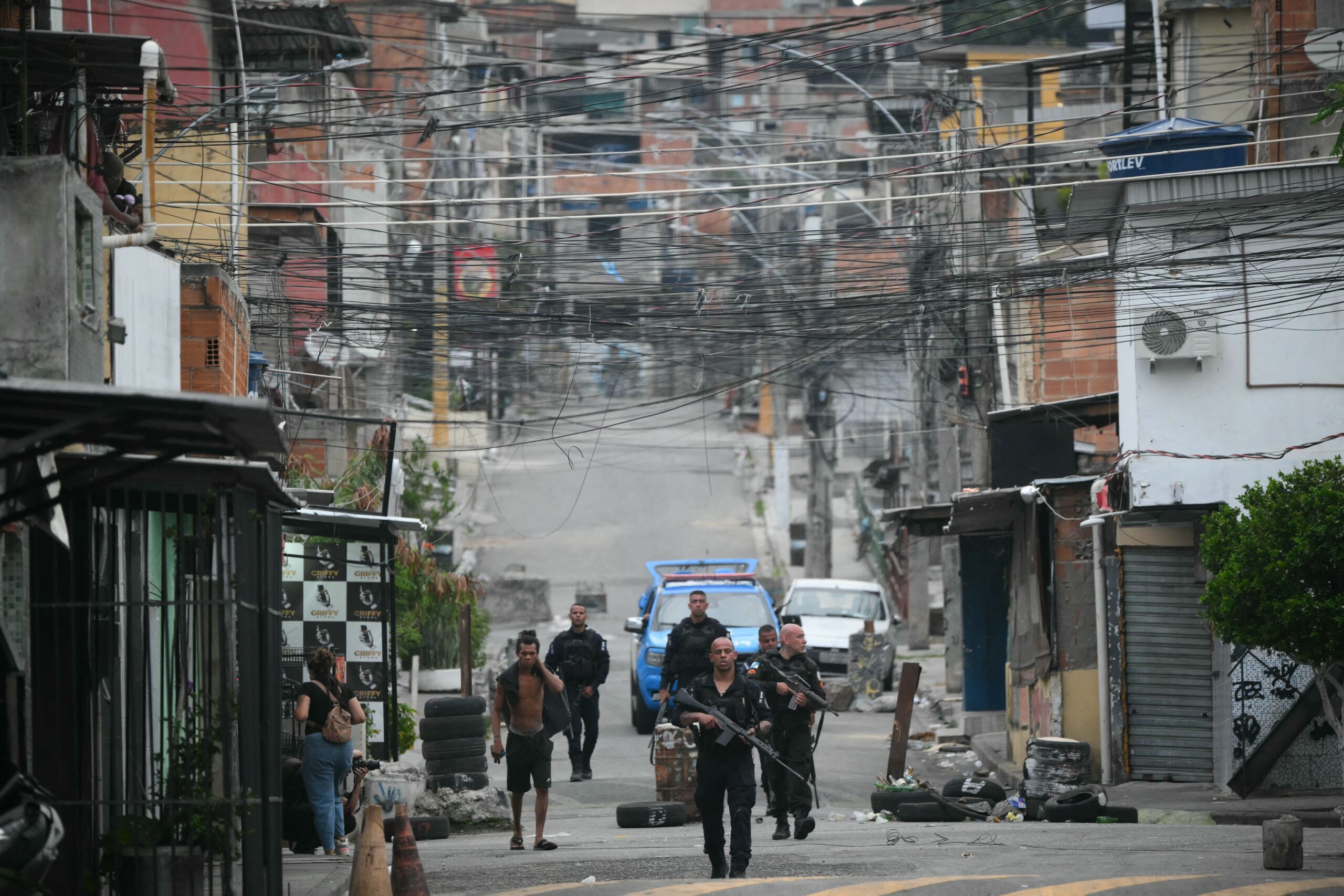 Operação do Bope na Cidade de Deus tem tiroteio e bloqueios