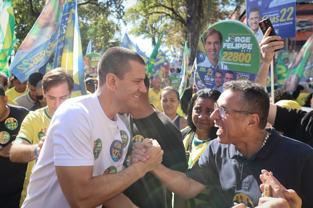 Douglas Ruas vincula campanha em comunidades a facções criminosas