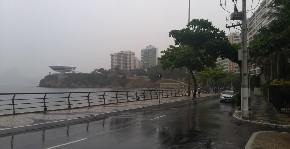 Defesa Civil alerta para ventos fortes e chuva em Niterói nesta terça-feira