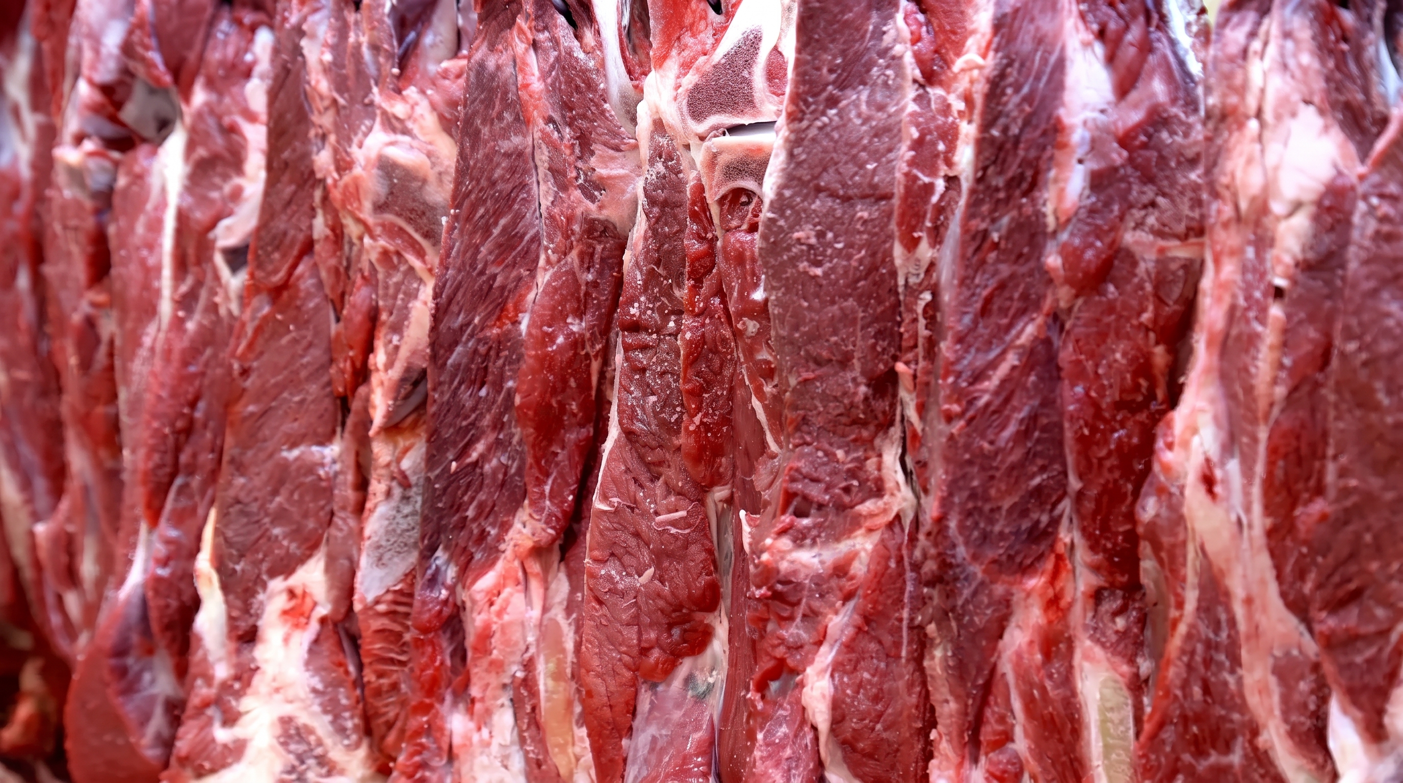 Carne bovina brasileira passa a pagar tarifa de 67% na China após cota