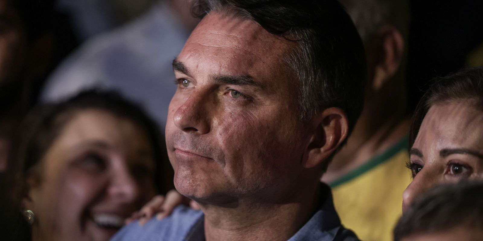 Mendonça multa Flávio Bolsonaro por impulsionamento contra Lula