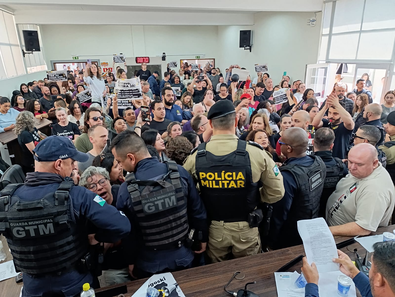 TJPR eleva para R$ 50 mil multa diária por greve em Araucária
