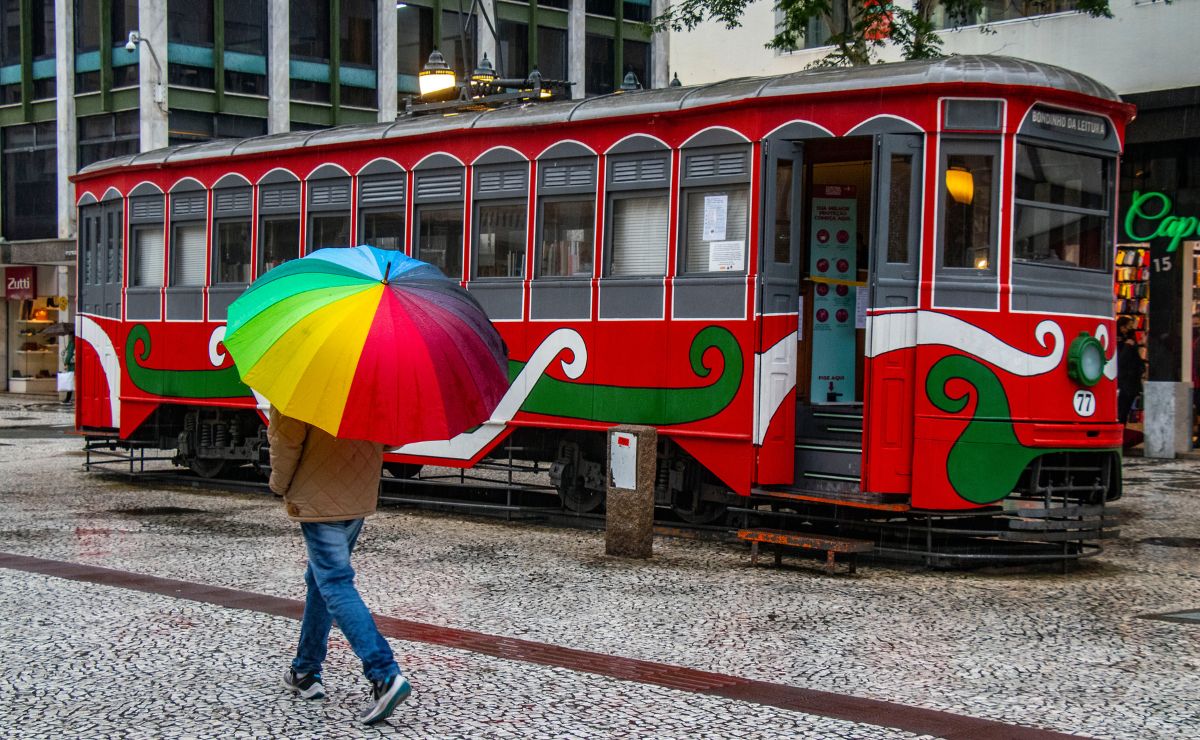 Frente fria perde força, mas chuva intensa volta ao Paraná no domingo